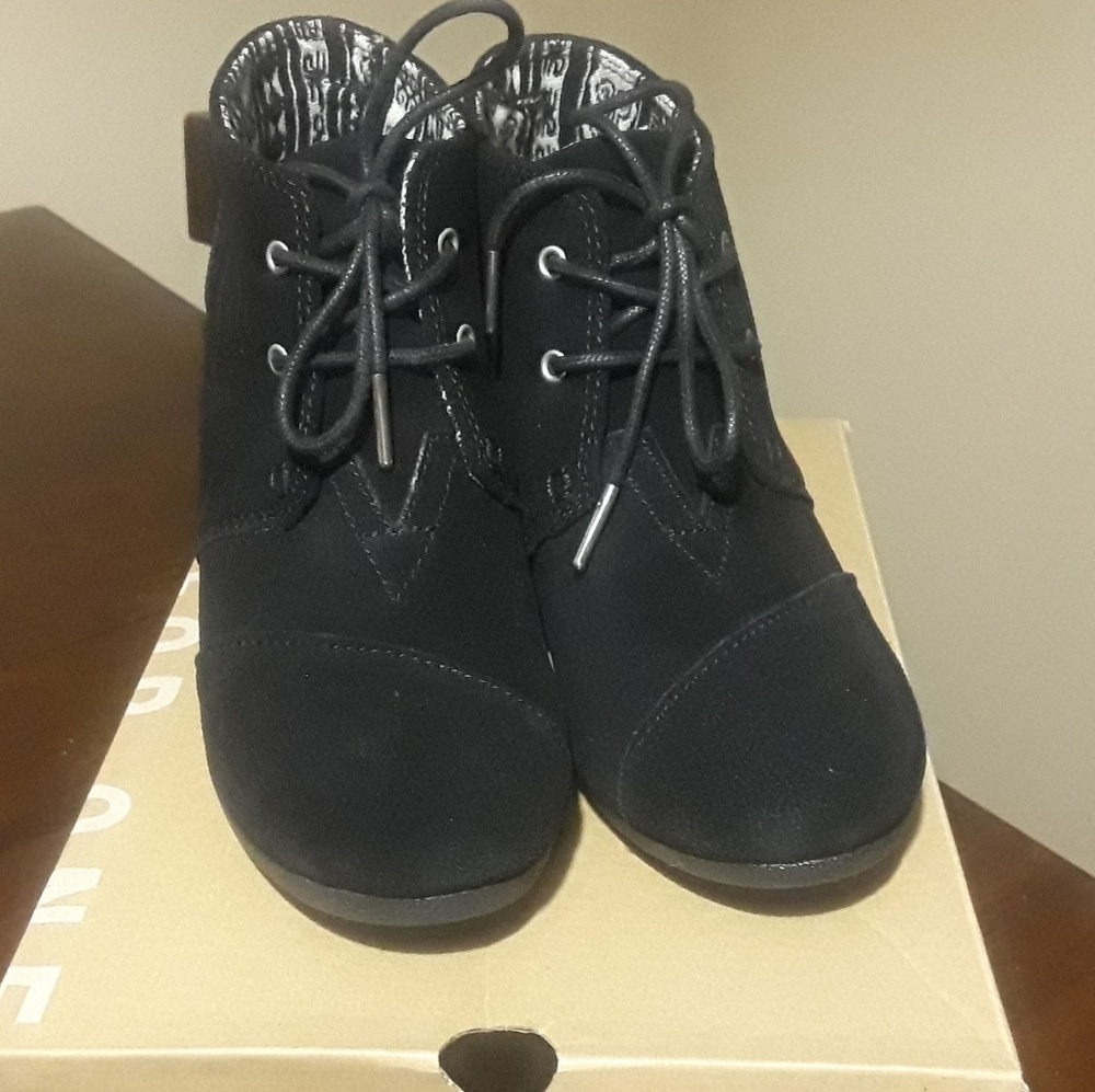 Toms Desert Wedge Black Suede Booties